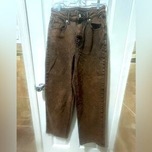 NWOT Wild Fable High-Rise
Baggy Jean Women's Size 4/27R
Brown Denim 5-Pocket